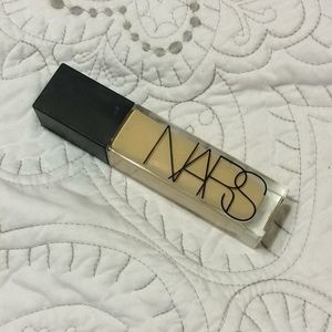 NARS Longwear Radiant Foundation in Gobi